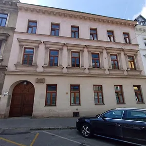 https://pias-gardenview.vienna-besthotels.com