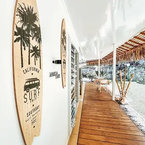 https://vaikea-fare.frenchpolynesia-hotels.com